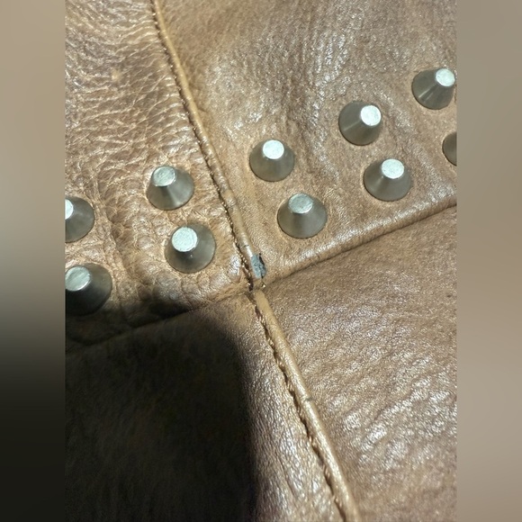 👜 Free People Saratoga Stud Tote *RARE - Picture 8 of 11